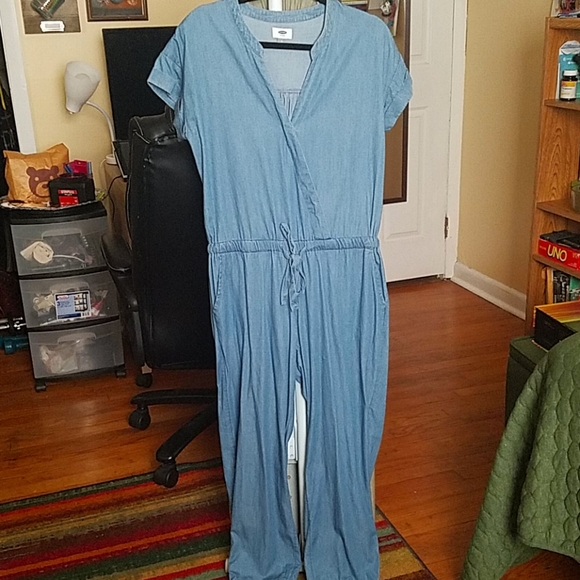 Old Navy Pants - Old Navy V-Neck Chambray Jumpsuit